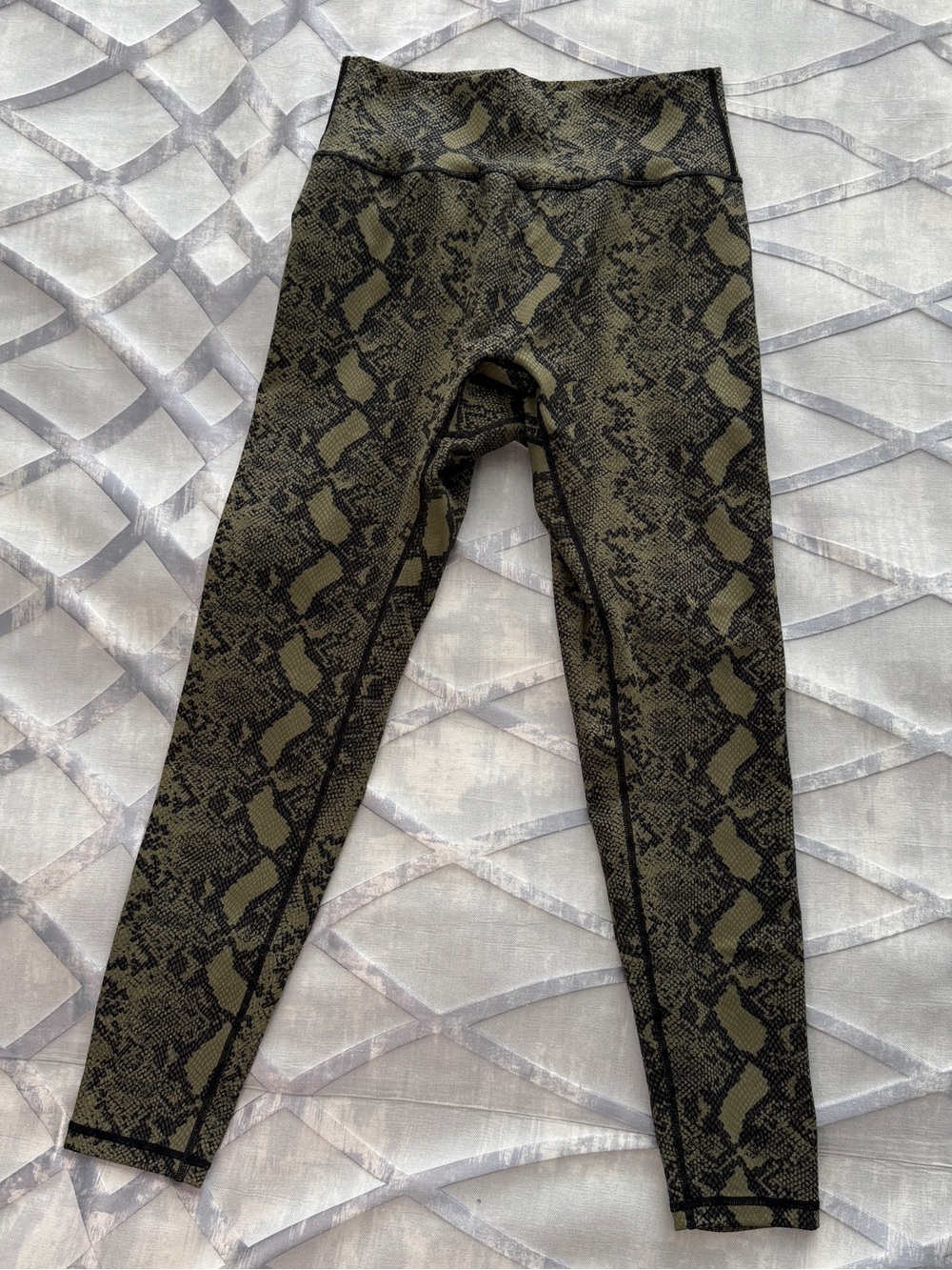 BuffBunny Collection Green Snakeskin print leggings. Large